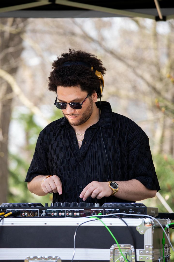 DJ Niko Flores