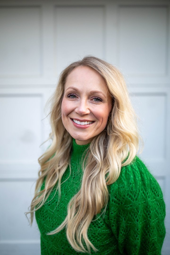 Sara Hooker_Flowerbird Floral_Headshot.jpg